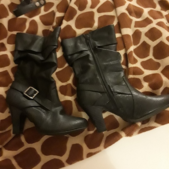 Boot and heel lot - Picture 4 of 7